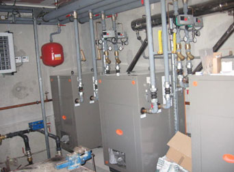 Production de chaleur assurée par 3 PAC à absorption géothermiques